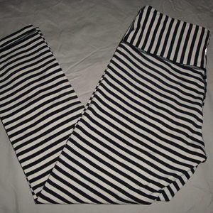 Lululemon Size 4 Wunder Under Crop II Narrow